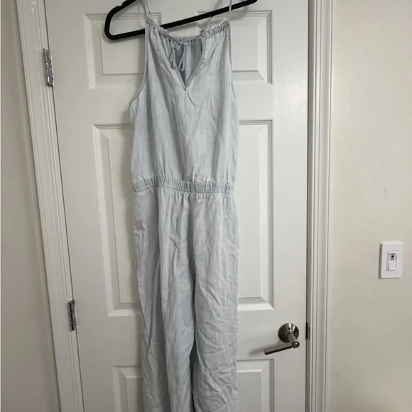 cloth & stone Women’s Pale Light Blue Cropped Wide-Leg Halter Pocket Jumpsuit M - Picture 3 of 5